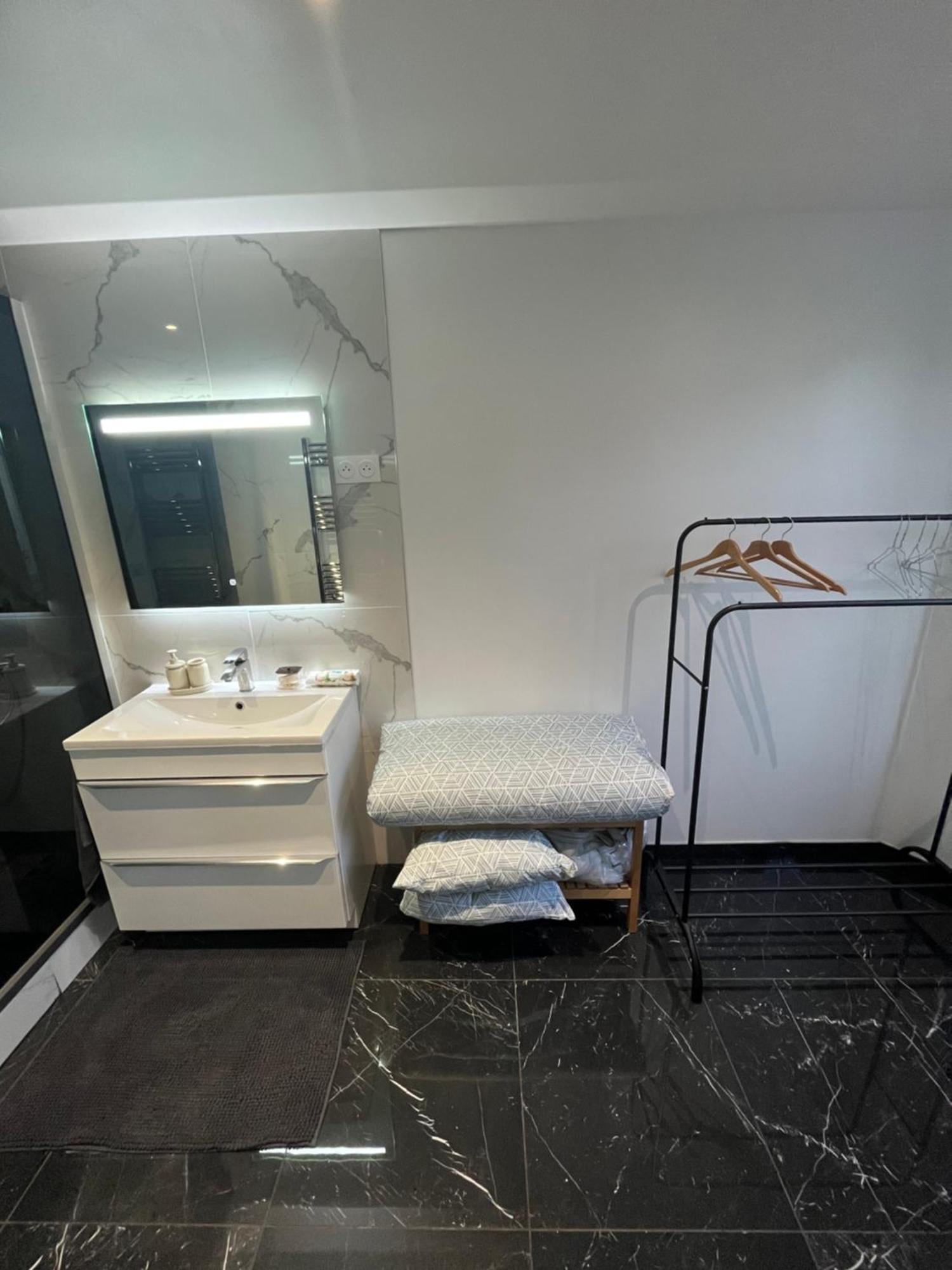 Appart 4 Personnes Proche Paris Tour Eiffel Meudon Exteriör bild
